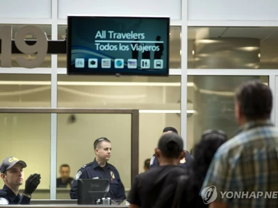 SNS 잠그고 '일회용' 휴대폰까지…미 입국 대비하는 여행객들