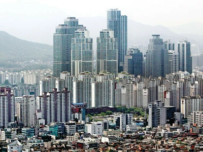 “한국서 집 사려면 2년 살아야”… 실거주 요건 강화