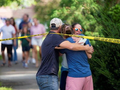 트럼프, 미니애폴리스 학교 총격 희생자 추모…조기 게양 명령