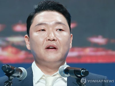싸이 '의료법 위반' 수사에 소속사 "수면제 대리수령 불찰"