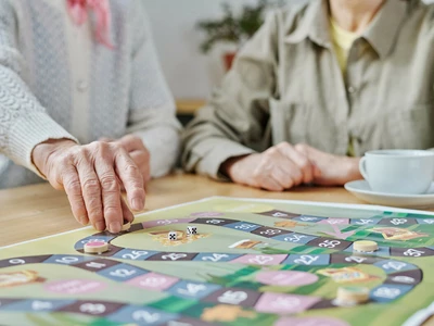 “치매 위험을 줄이고 싶다면?… 보드게임을 하라”