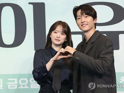 9년만에 멜로 송중기 “설레는 대본…출연 이유는 천우희였죠”