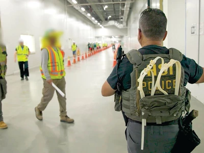 소잃고 외양간 고치나… 트럼프, 뒤늦게 “비자 개선”