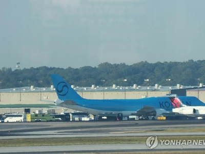 석방 '한국근로자' 태운 버스, 애틀랜타 공항 도착