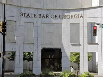 돈만 챙기고 사건 방치한 귀넷 이민변호사