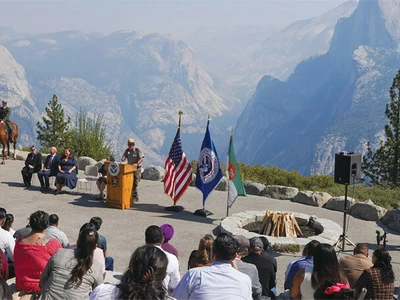 특별한 시민권 선서식… 요세미티 국립공원서