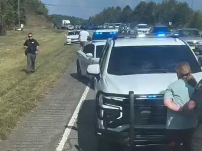 스쿨버스 기사, 학생 수십명 태우고 만취 운전