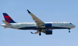 델타여객기 이륙 직후 불꽃...긴급 회항