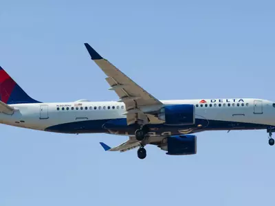 델타여객기 이륙 직후 불꽃...긴급 회항