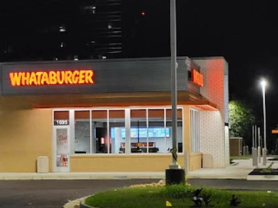 둘루스에 새 햄버거점 '왓어버거' 오픈