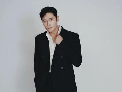 '어쩔수가없다' 이병헌 "콧수염 붙인 만수, 채플린 떠오른대요"