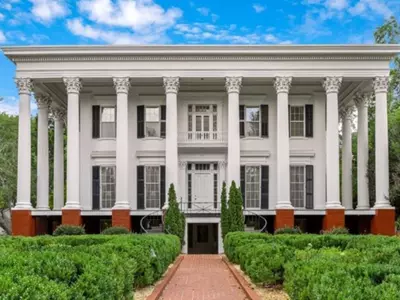 169년 UGA 상징 건물을 주점으로...주민들 뿔났다