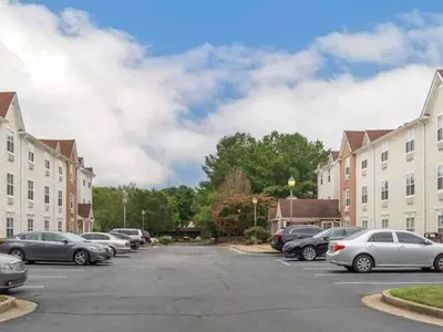 귀넷, 호텔을 서민용 공공주택으로