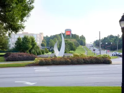 〈귀넷 2제〉귀넷 최대 공공조형물 ∙ '매직 나이트' 귀환