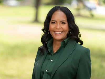 민주당 주지사 후보 여론조사서 바텀스 후보 선두