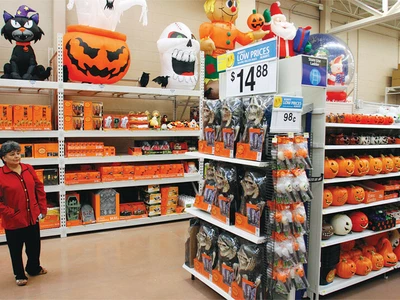 트럼프 관세에 ‘핼로윈 특수’ 실종 우려