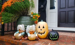 섬뜩한 핼로윈 장식…설치 전 HOA 규정부터 확인을