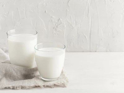 전지 vs 저지방 우유, 50년 연구가 밝힌 ‘중립적’ 진실