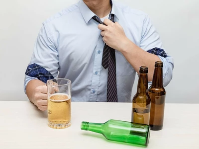 “적당한 음주는 OK?”… 치매 위험엔 안전한 음주량은 ‘없다’