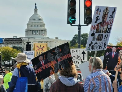 “민주주의 종말 두렵다” 전역 2천여곳서 ‘왕은 없다’ 시위