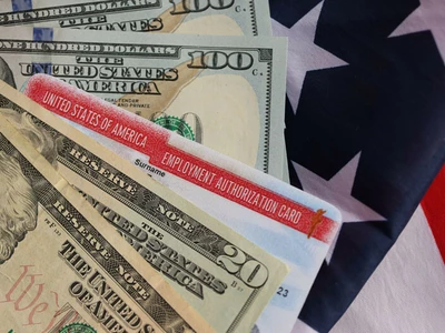 트럼프 행정부, 노동허가 자동연장 전격 중단