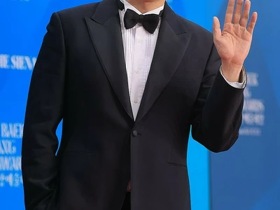 "성시경, 전 매니저로부터 금전적 피해…규모 확인 중"