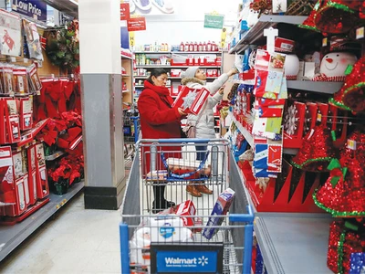 고물가 속 ‘대출의 덫’ 빠진 미국… ‘중산층 붕괴’