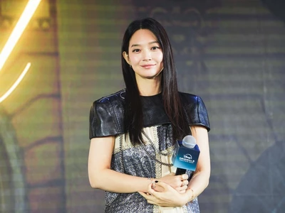 '재혼황후' 신민아 "드레스에 왕관 쓴 재밌는 경험"