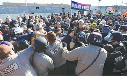 이민단속 반발 시위대 경찰과 ‘충돌’