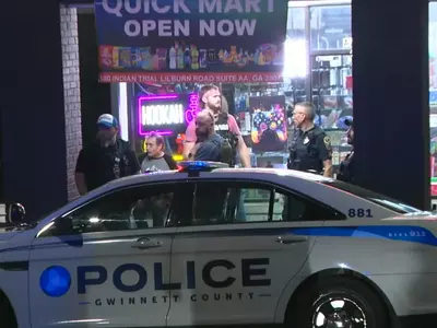 한밤중 귀넷 상가에 복면 사복경찰 급습