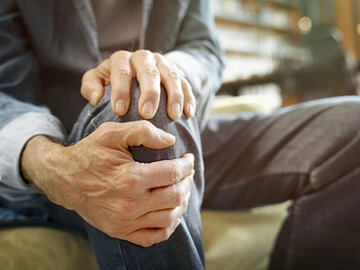 ‘척추관협착증’… 방치하면 ‘꼬부랑 허리’ 된다