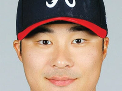 김하성, KAF에 1만불 스포츠용품 기부