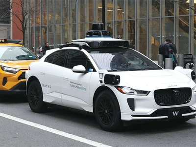 “웨이모가 변했다”… 불법 유턴에 스쿨버스 추월까지