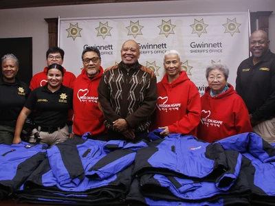 미션아가페, 귀넷 셰리프국에 사랑의 점퍼 전달