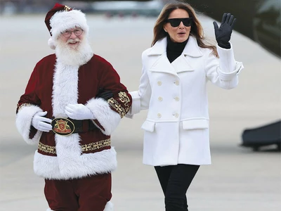 멜라니아 여사 ‘어린이들에게 장난감을’