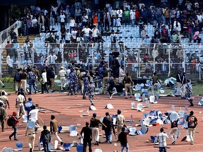 인도 투어 나선 축구스타 메시…경기장 조기 퇴장에 팬들 난동