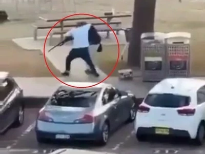 비극 속 시민의 용기 총격범 맨손 제압