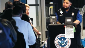 항공기 승객정보 활용 추방 확대