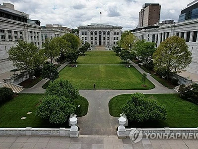 시신 훔쳐 팔아넘긴 하버드의대 영안실 관리자 징역 8년