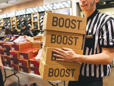 고물가에 연말 샤핑 ‘실속형’… 양말·커피·기저귀 선물