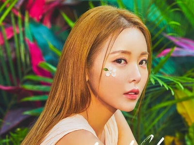 홍진영, 주사이모와 찍은 사진에 "12년 전 촬영, 친분 없다"