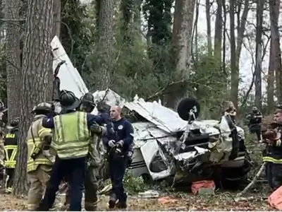 도라빌 주택 뒷마당에 소형 비행기 추락