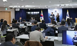 재외동포, 2년 새 7만5천명 줄었다…181개국에 700만 명 거주