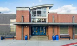 총격위협 알렸더니 퇴학…법원 “부당하다”