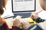재정보조만으로 부족한 대학 학비… 장학금 신청으로 해결