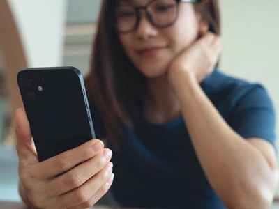 스마트폰·SNS 조기 노출… 청소년의 뇌가 위험하다