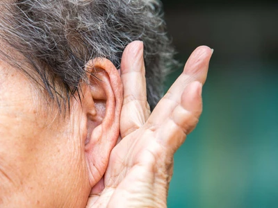 거울 볼 때마다 신경쓰이던 ‘귓불’ 주름… 뇌혈관손상 신호일 수도