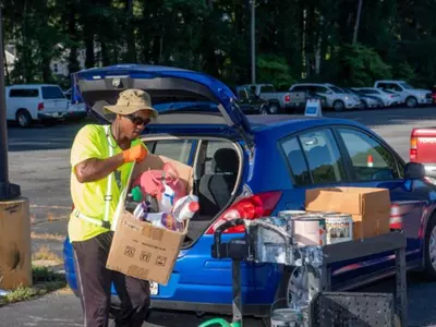 "집에 보관 중인 유해 폐기물 가져 오세요"