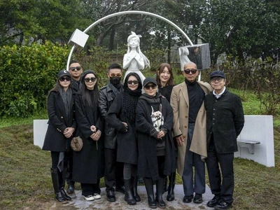 '아내 1주기' 조각상 세운 구준엽 "다음엔 영원히 같이 있자"