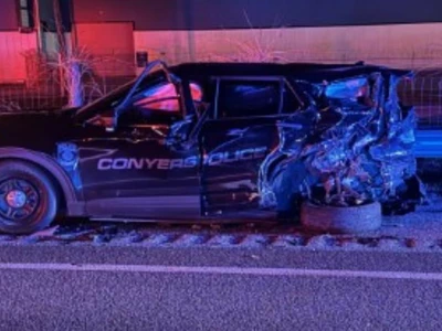 타이어 교체 돕던 경찰차 '꽝'...무브 오버 법 준수해야